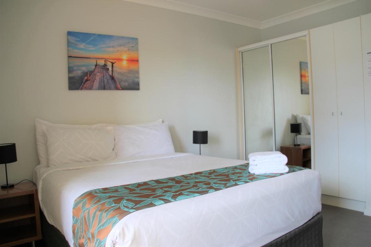 Broadwater Keys Holiday Apartments โกลด์โคสต์ ภายนอก รูปภาพ