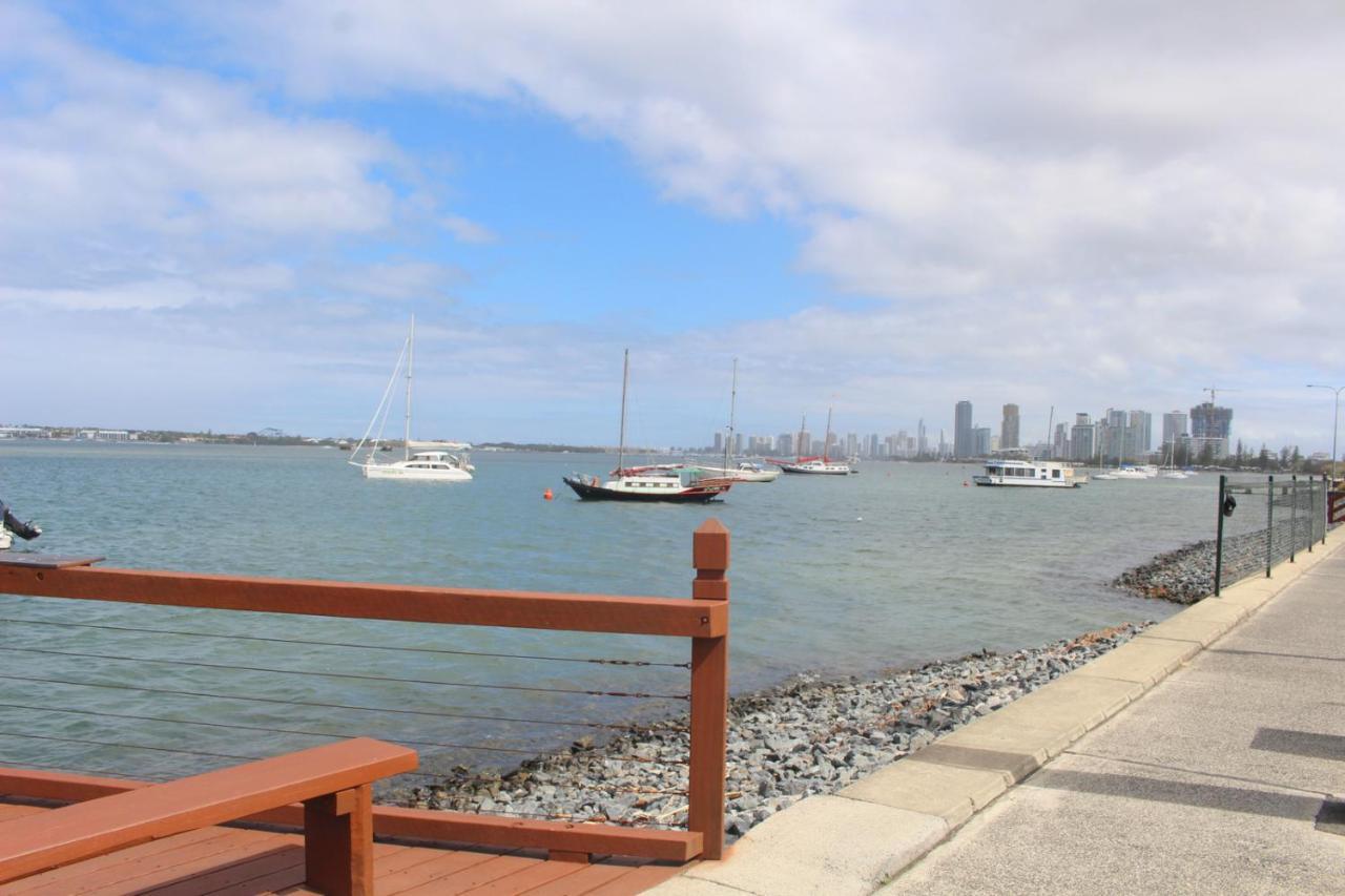 Broadwater Keys Holiday Apartments โกลด์โคสต์ ภายนอก รูปภาพ